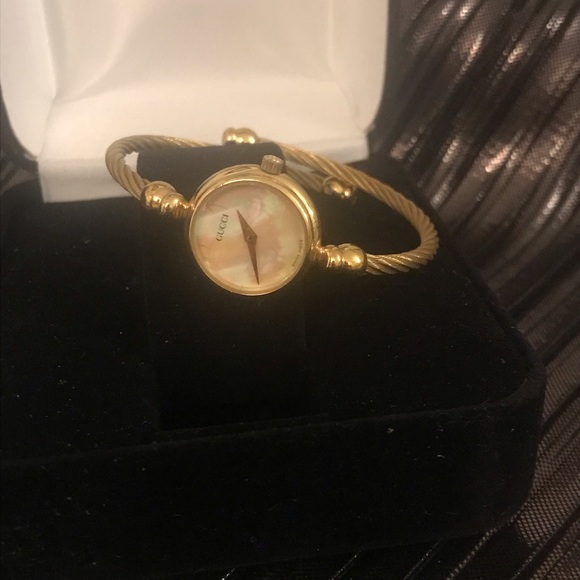 *SOLD!* Authentic Gucci Mother of Pearl Gold Watch - Picture 8 of 8
